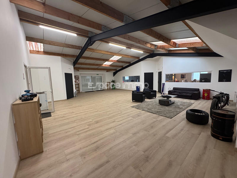 Local commercial - 636 m²