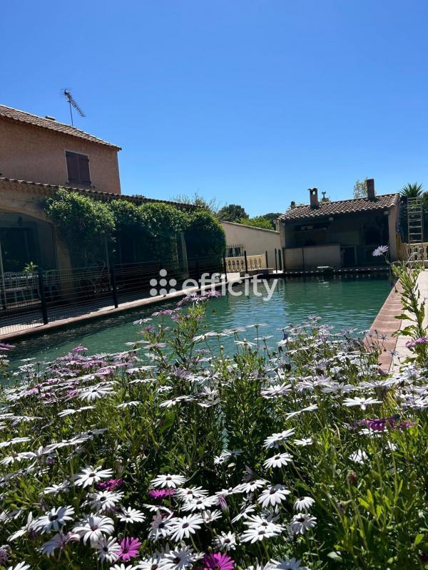 Maison - 220 m² - 7 pièces