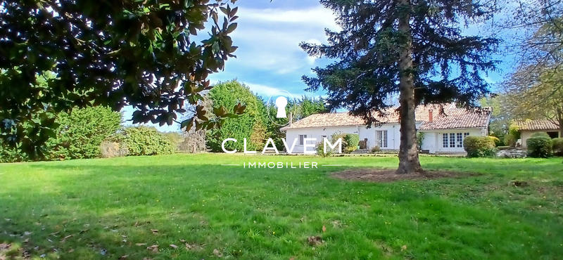 Maison - 310 m² - 13 pièces