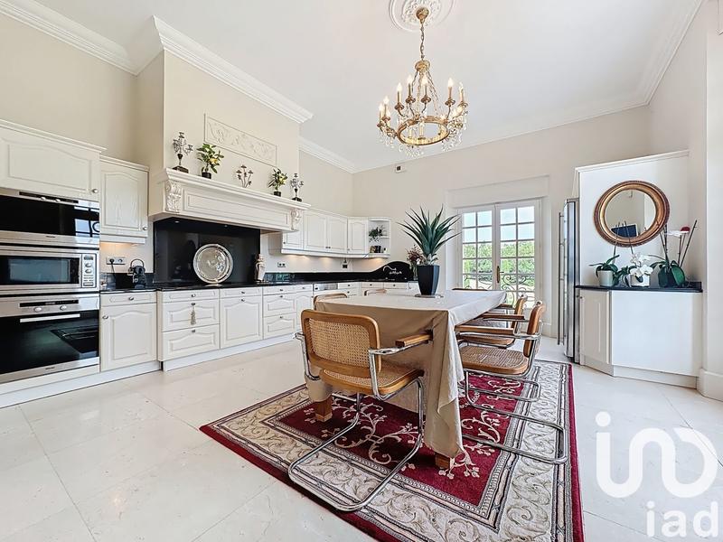 Maison - 283 m² - 9 pièces