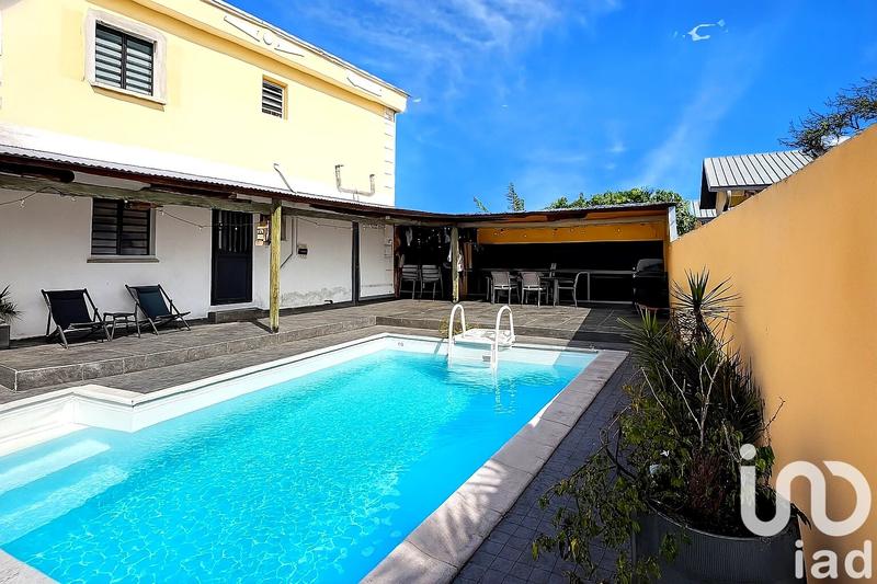 Maison - 220 m² - 8 pièces