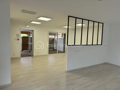 Local commercial - 125 m² - 5 pièces