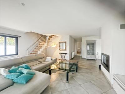 Maison - 145 m² - 4 pièces