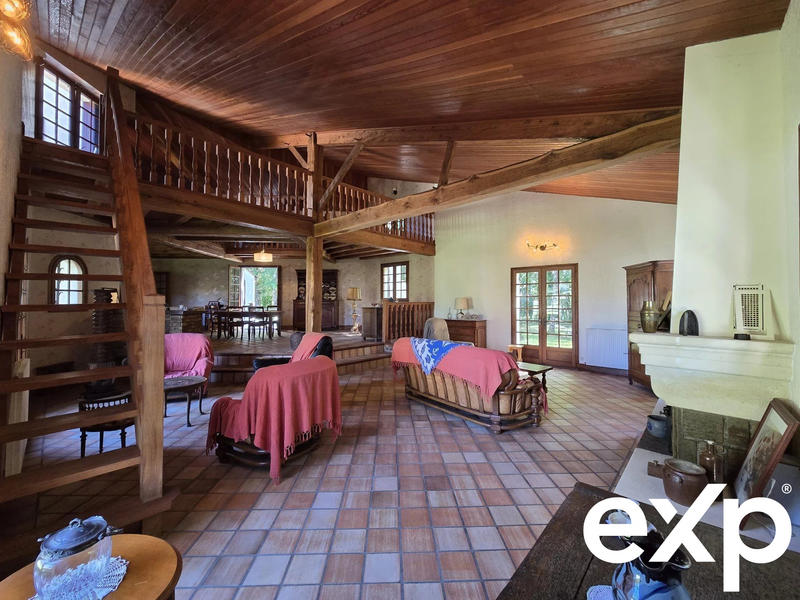 Maison - 315 m² - 10 pièces