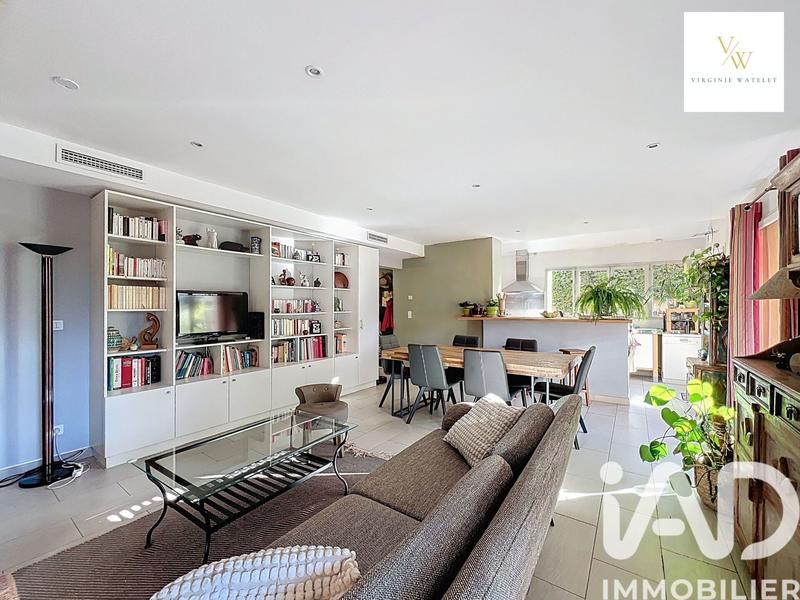 Maison - 220 m² - 12 pièces