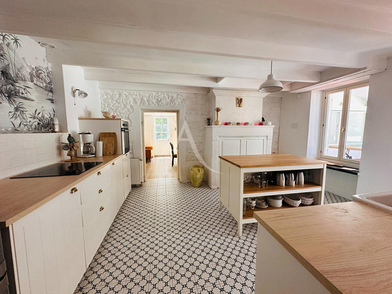 Demeure - 333 m² - 12 pièces