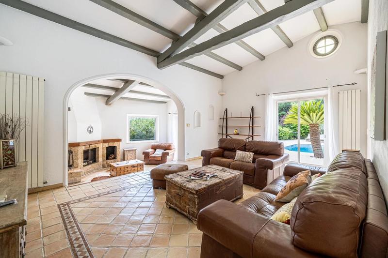 Villa - 256 m² - 8 pièces