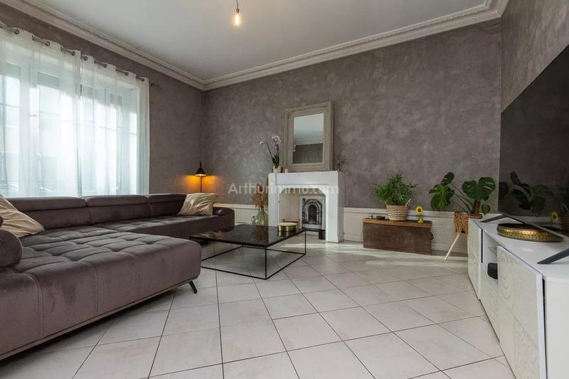 Maison - 237 m² - 9 pièces