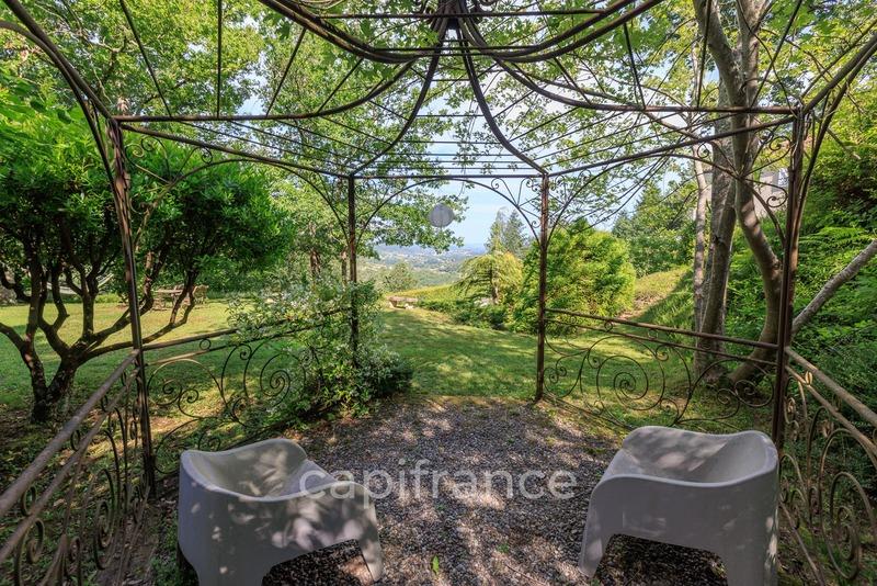 Propriété - 315 m² - 10 pièces