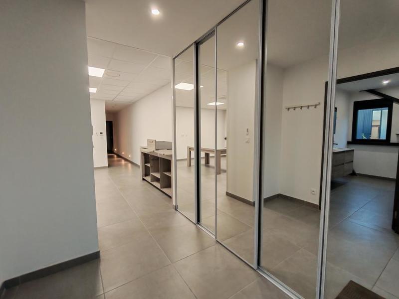 Bureau - 110 m² - 4 pièces