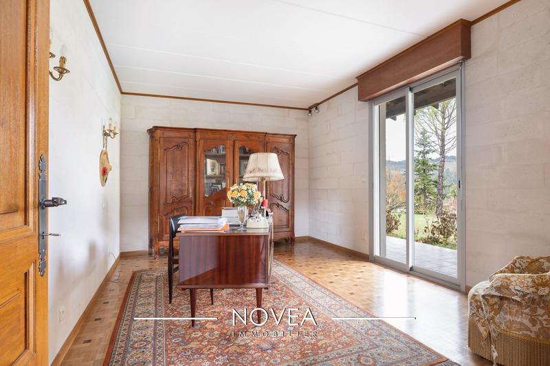 Villa - 396 m² - 6 pièces