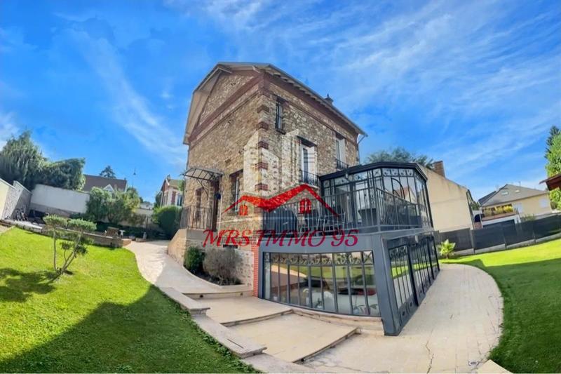 Maison - 180 m² - 8 pièces