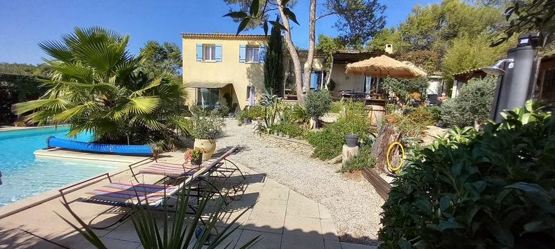 Maison traditionnelle - 185 m² - 7 pièces