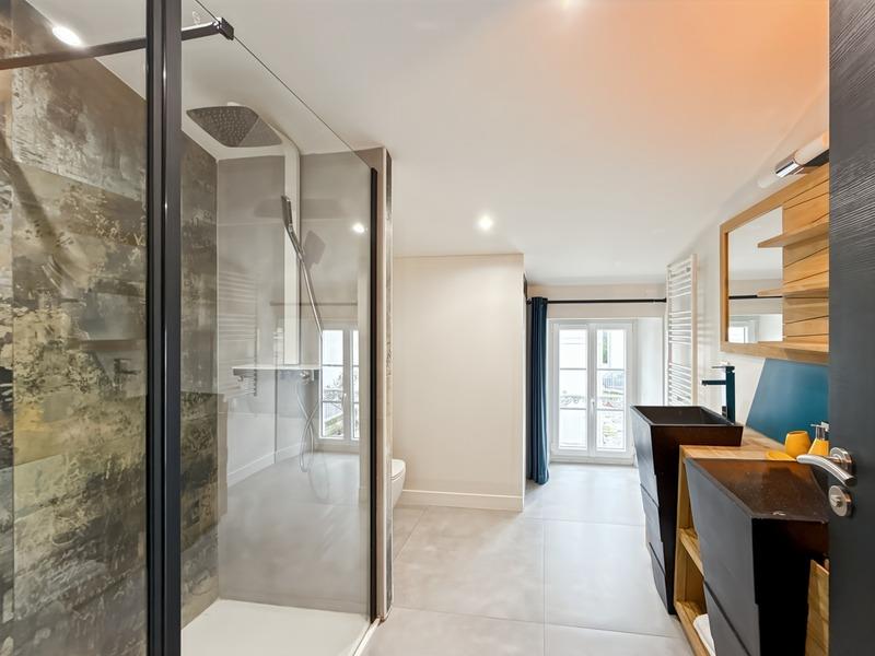 Propriété - 263 m² - 10 pièces