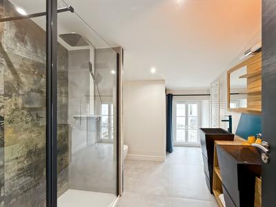 Propriété - 263 m² - 10 pièces