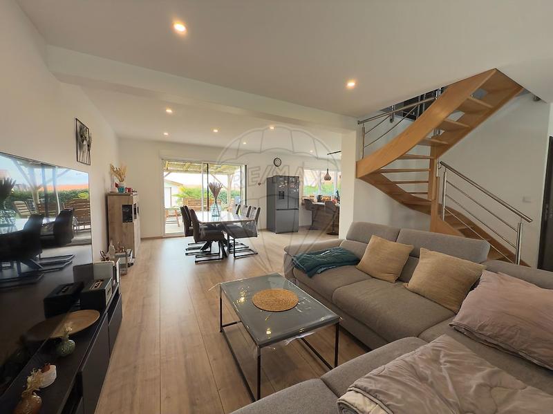 Maison - 108 m² - 4 pièces