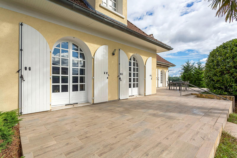 Villa - 263 m² - 9 pièces