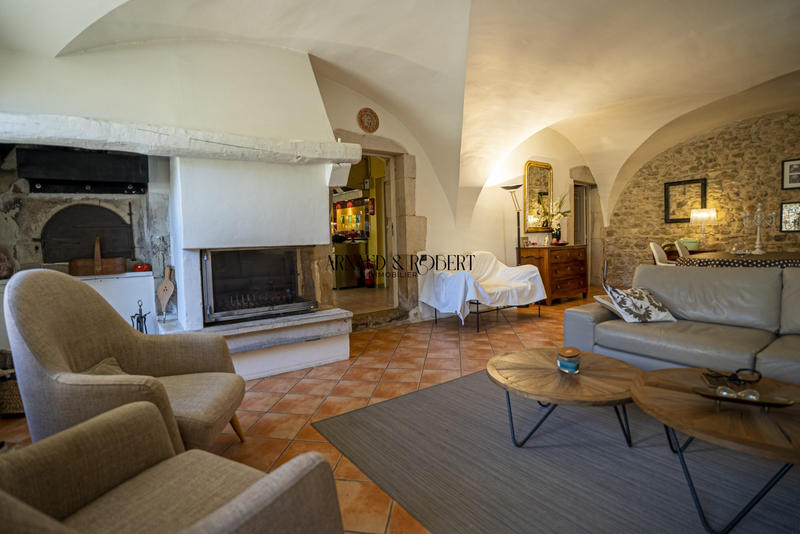 Mas - 519 m² - 12 pièces