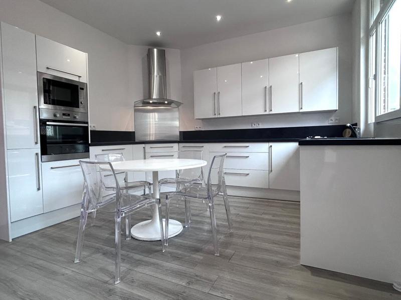 Maison - 214 m² - 7 pièces