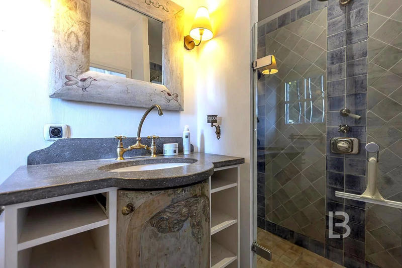 Maison - 252 m² - 7 pièces