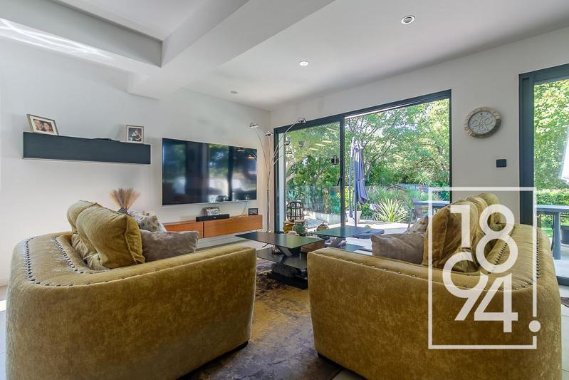 Villa - 230 m² - 6 pièces