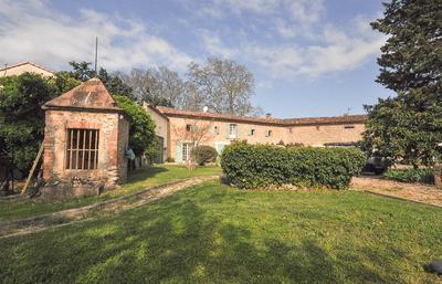 Mas - 896 m² - 25 pièces