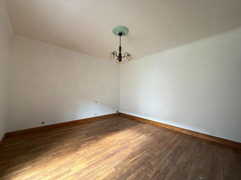 Maison - 196 m² - 9 pièces