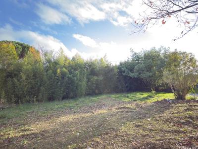 Terrain constructible - 697 m²