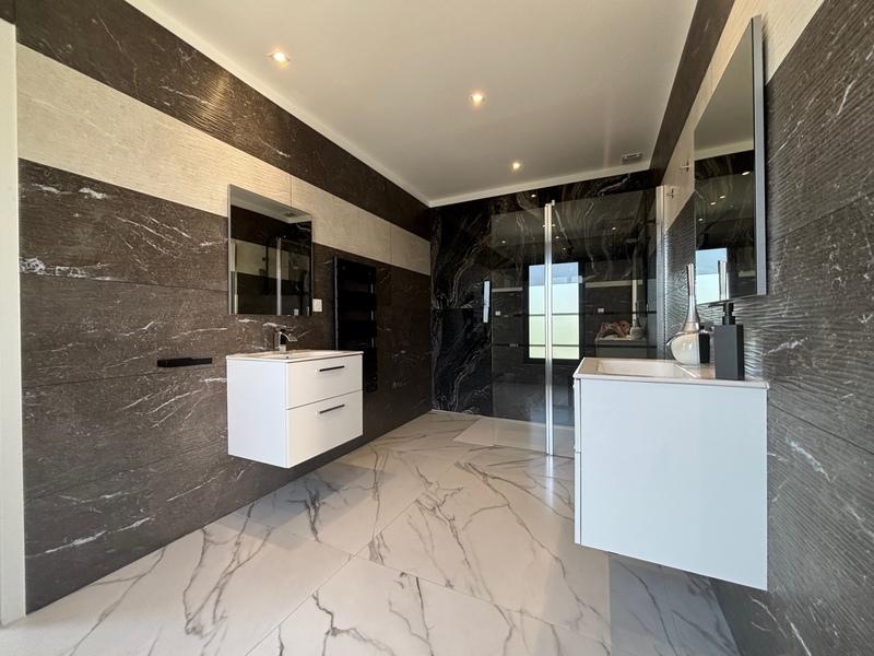 Maison - 261 m² - 7 pièces