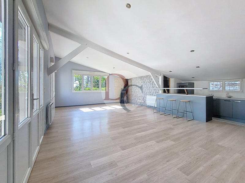 Maison - 340 m² - 9 pièces