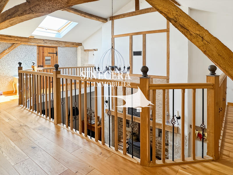 Maison - 232 m² - 8 pièces