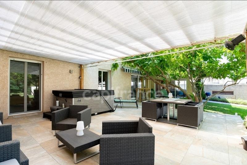 Villa - 230 m² - 9 pièces