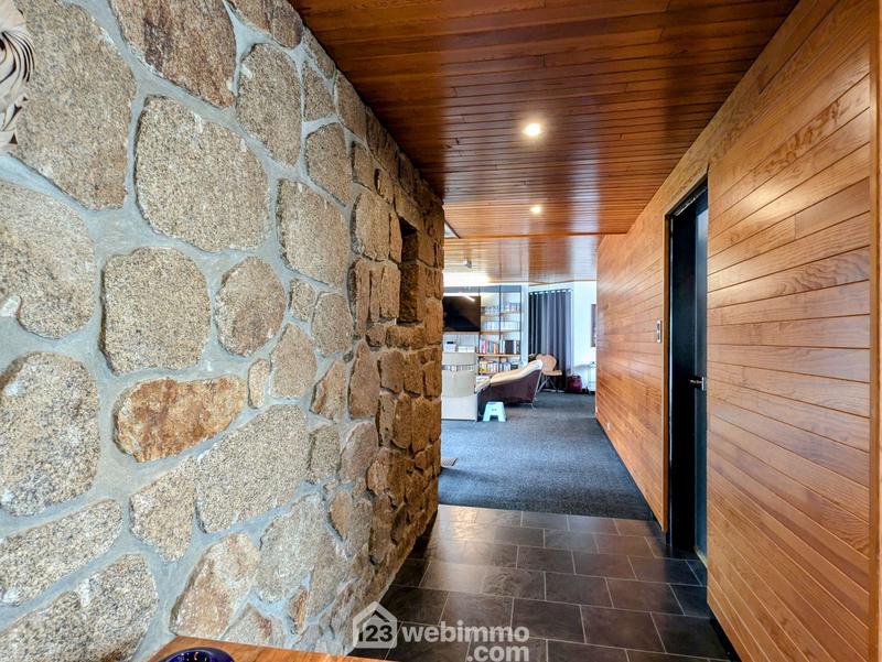 Maison - 234 m² - 8 pièces