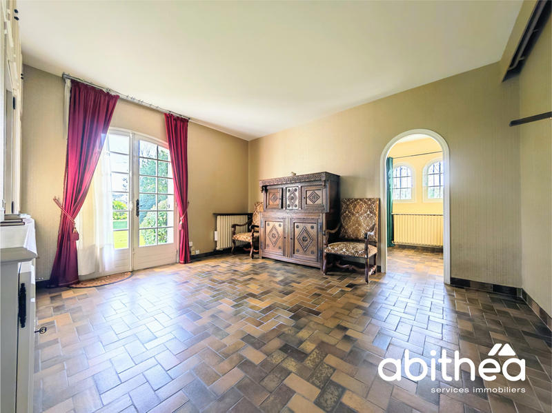 Maison - 250 m² - 11 pièces