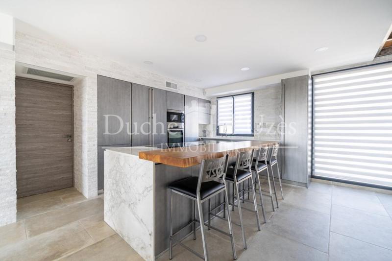 Villa - 300 m² - 9 pièces