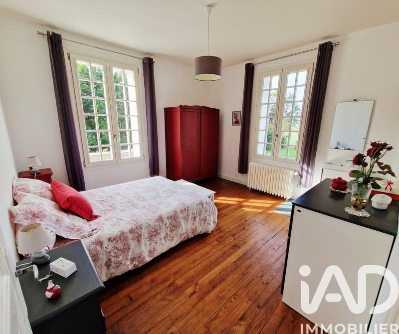 Maison - 222 m² - 12 pièces