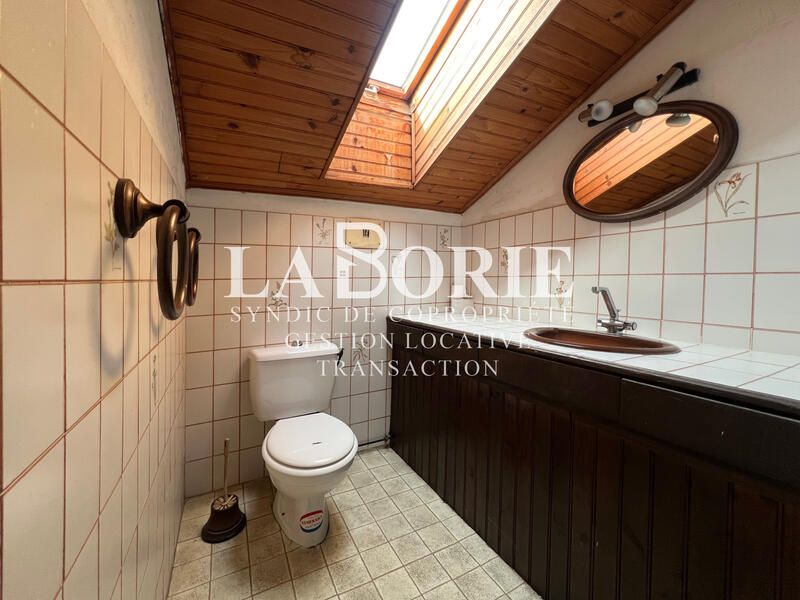 Maison - 245 m² - 15 pièces