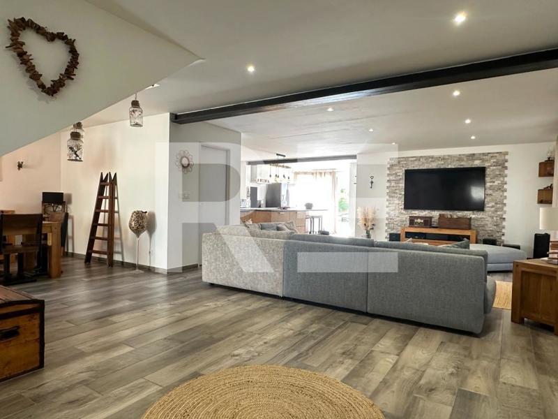 Maison - 181 m² - 7 pièces