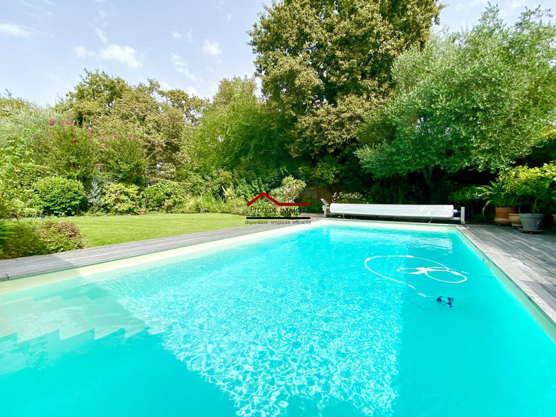 Villa - 250 m² - 6 pièces