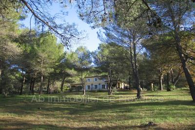 Propriété - 253 m² - 10 pièces