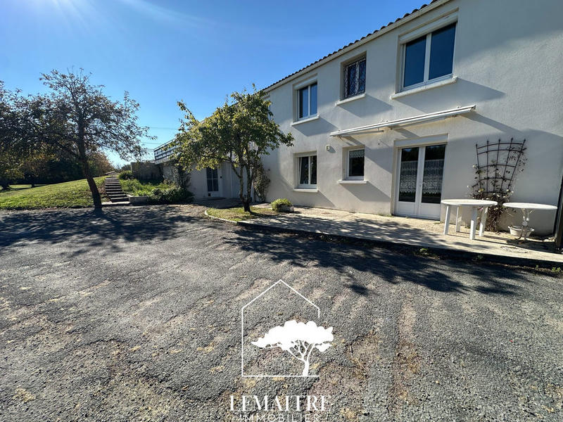 Maison - 288 m² - 10 pièces