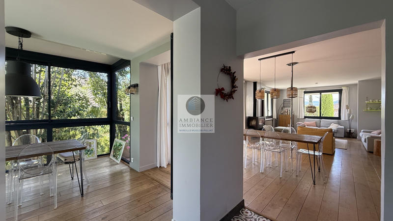 Maison - 280 m² - 10 pièces