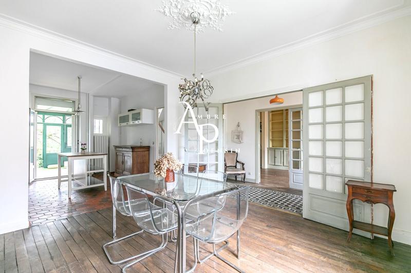 Maison - 247 m² - 10 pièces