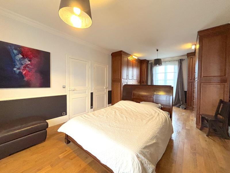 Maison - 207 m² - 7 pièces