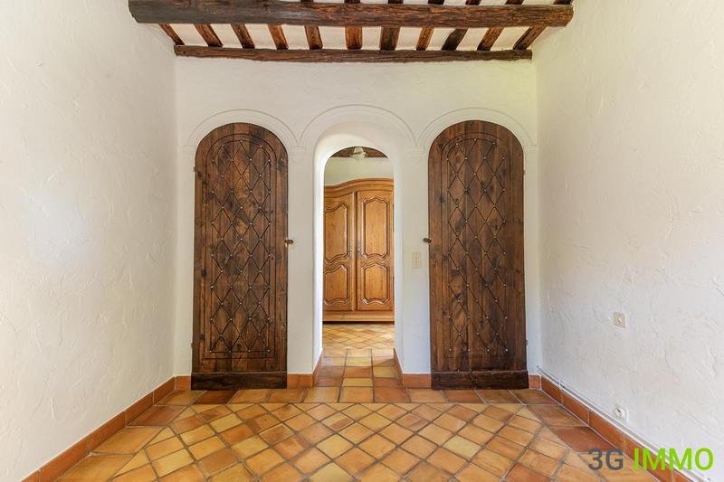 Propriété - 230 m² - 7 pièces