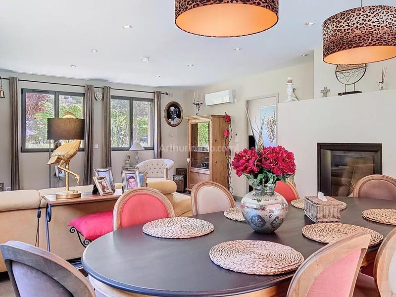 Maison - 215 m² - 7 pièces