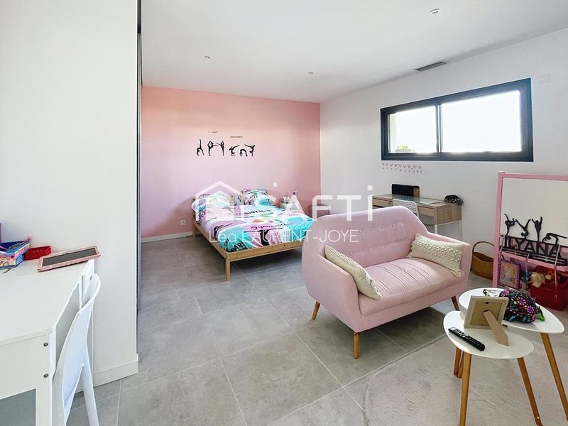 Maison - 237 m² - 7 pièces