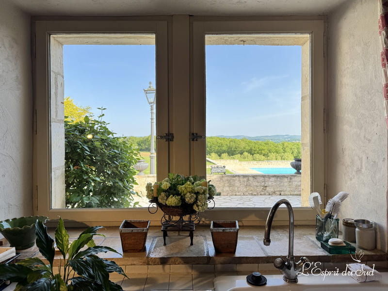 Maison - 750 m² - 21 pièces