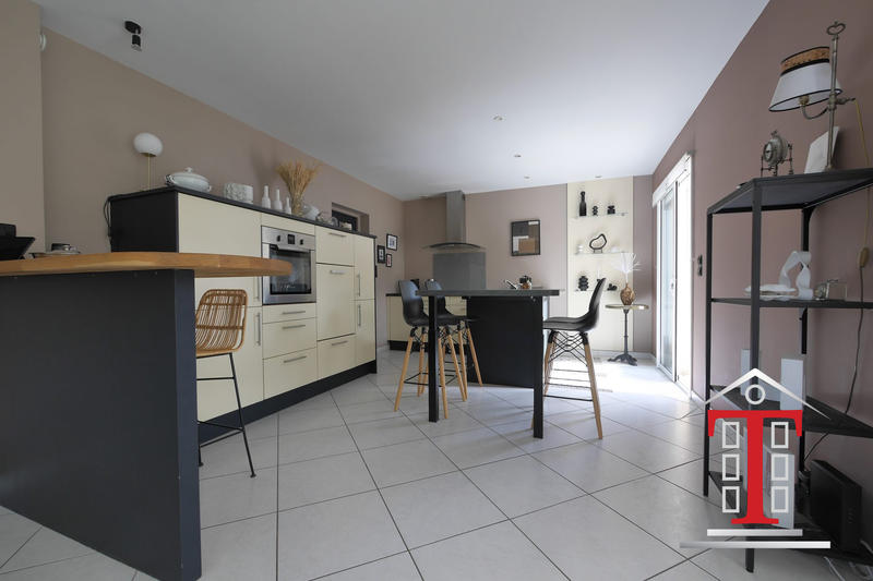 Maison - 202 m² - 8 pièces