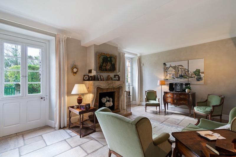 Maison - 650 m² - 14 pièces